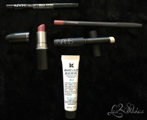 Lápiz ojos NYX, base labios Nars, labial y delineador Mac y Lip Balm de Kiehls