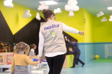 Las monitoras están siempre con los niños. (Foto: cines Lys)