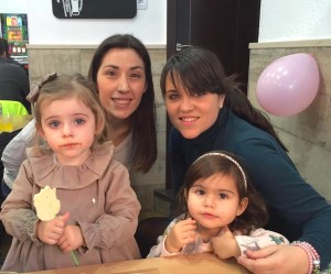 Celebrando en cumpleaños de Silvia con Vicky y Little C.